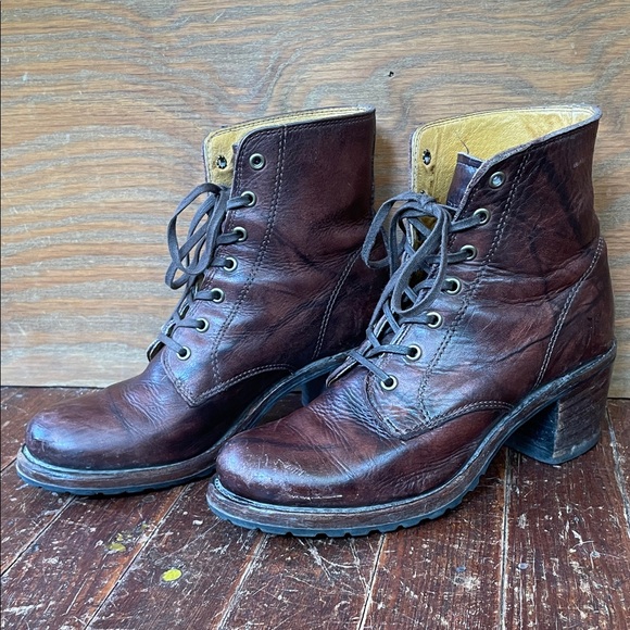 Frye Sabrina Lace Up Stacked Wood Heel Boots - Picture 3 of 6